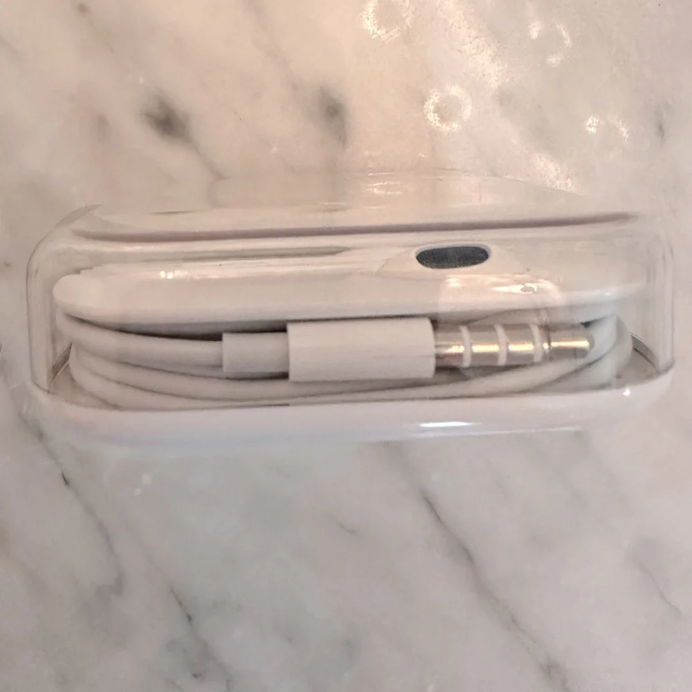 Brand New Apple Earphones